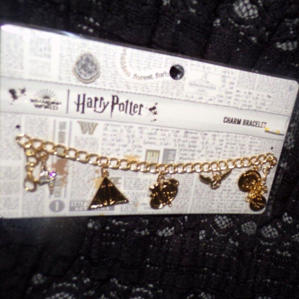 Harry Potter Wizarding World Charm Bracelet sealed New on card